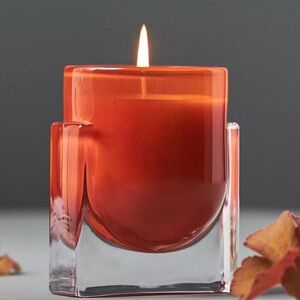 Found Notes
Woody Golden Amber & Pine
Boxed Candle
NIBX
Anthropologie